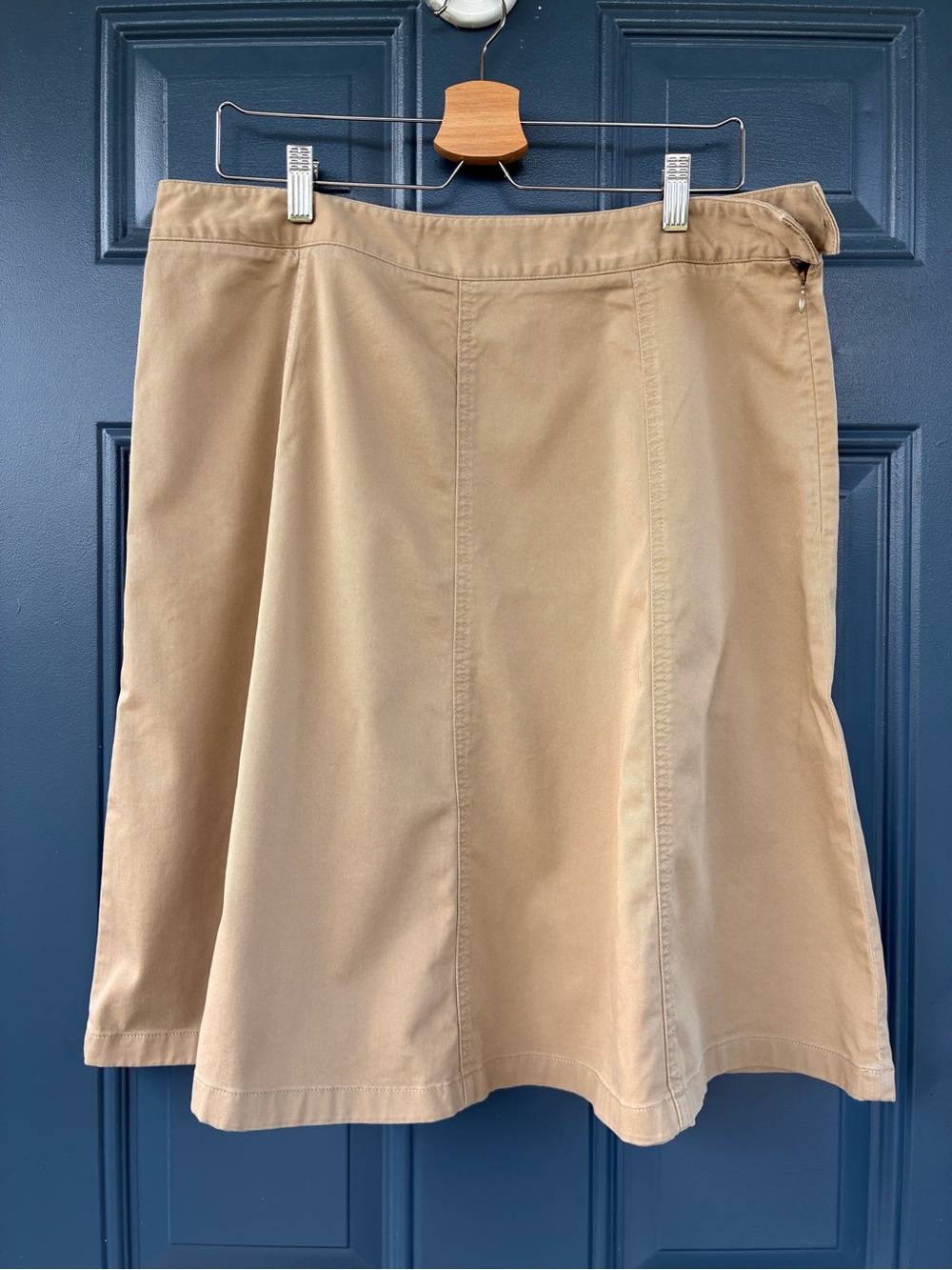 L.L. Bean Classic Fit
Straight Khaki Skirt Size 16
Reg